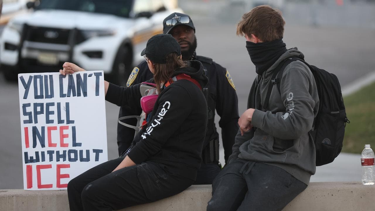 Judge blocks Trump's troop deployment in Chicago