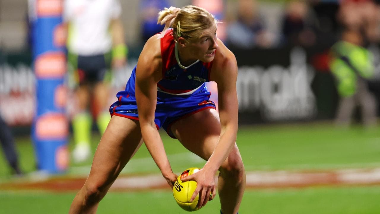 Bulldogs put battling Bombers to the sword in AFLW
