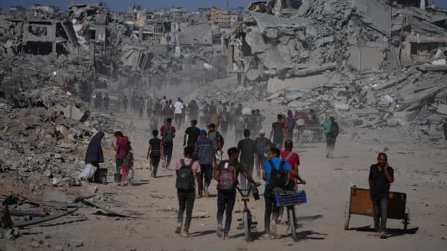 Gazans trek to ruined homes as Israeli forces pull back