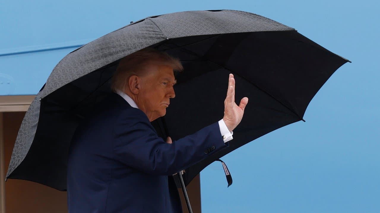 Trump warns Russia he may send Ukraine Tomahawks