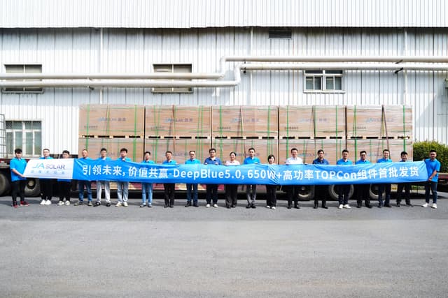 JA Solar Delivers First Batch of 650W DeepBlue 5.0 High-Efficiency n-Type Modules