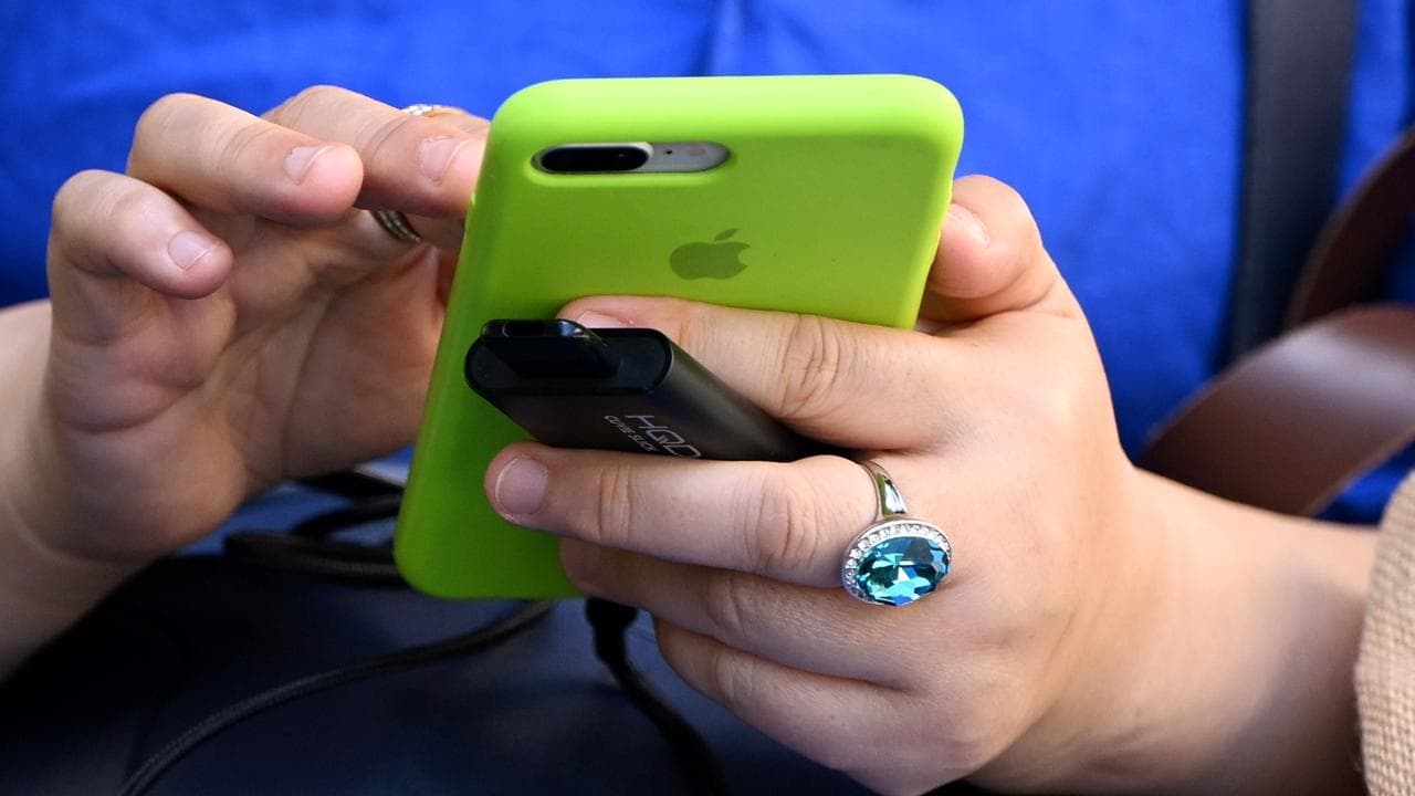 Financial stress, dodgy service: telco issues dial up