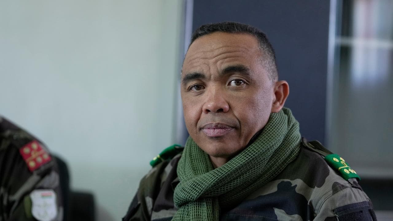 Madagascar coup leader to be 'sworn in as president'