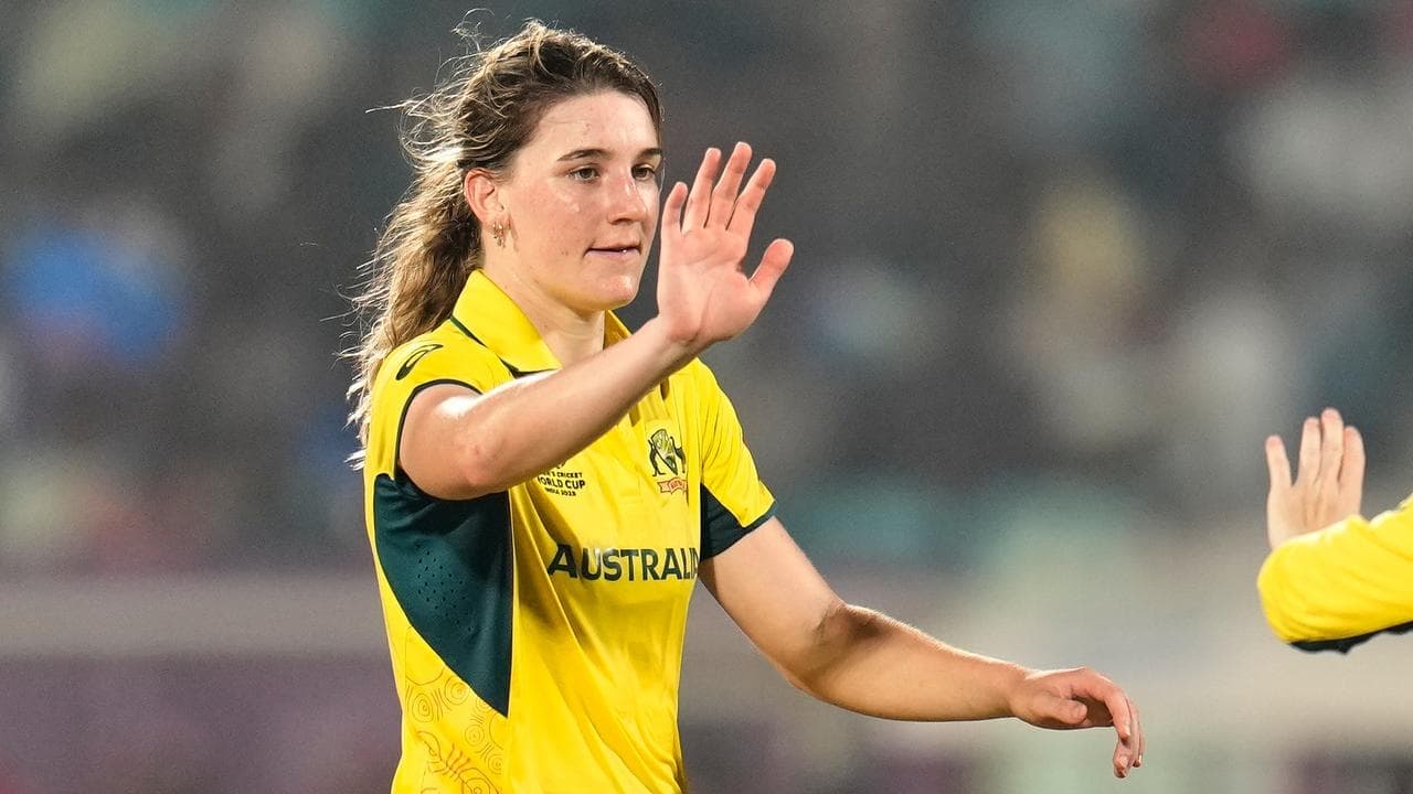 Sutherland shines with ball in Aussie World Cup defence