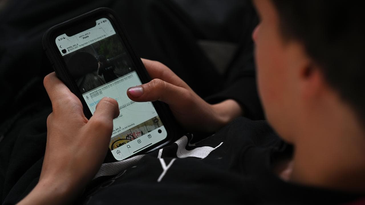 School screen-time limit hailed as device cost queried