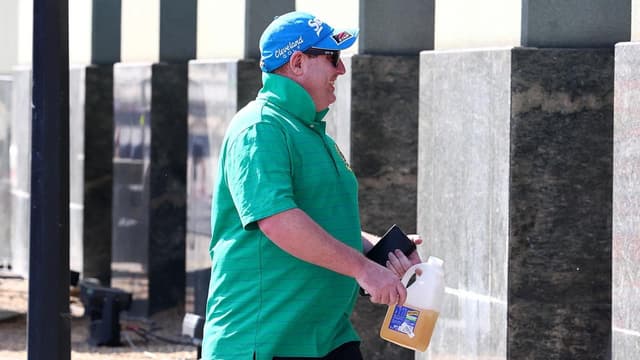 Political wannabe 'not Nazi saluting, just waving'