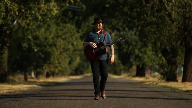 Wee break has country muso thanking his lucky stars