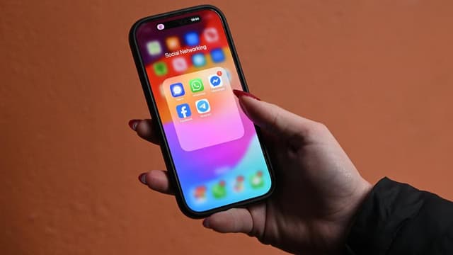 Parents of teens to control access to AI chatbots