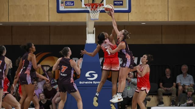 Adelaide fall short after comeback against Lynx