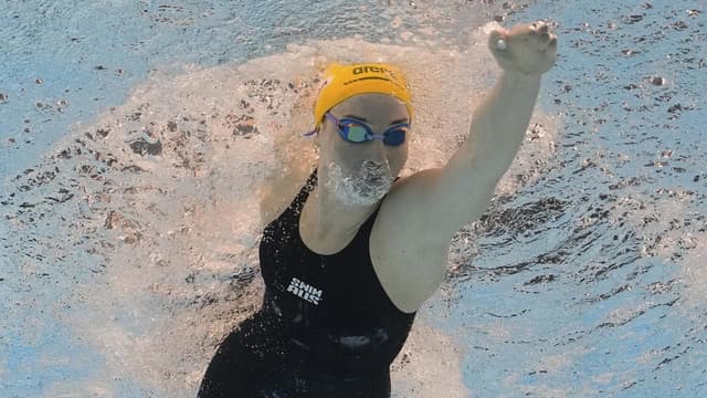 Aussie swim great loses world record to American star