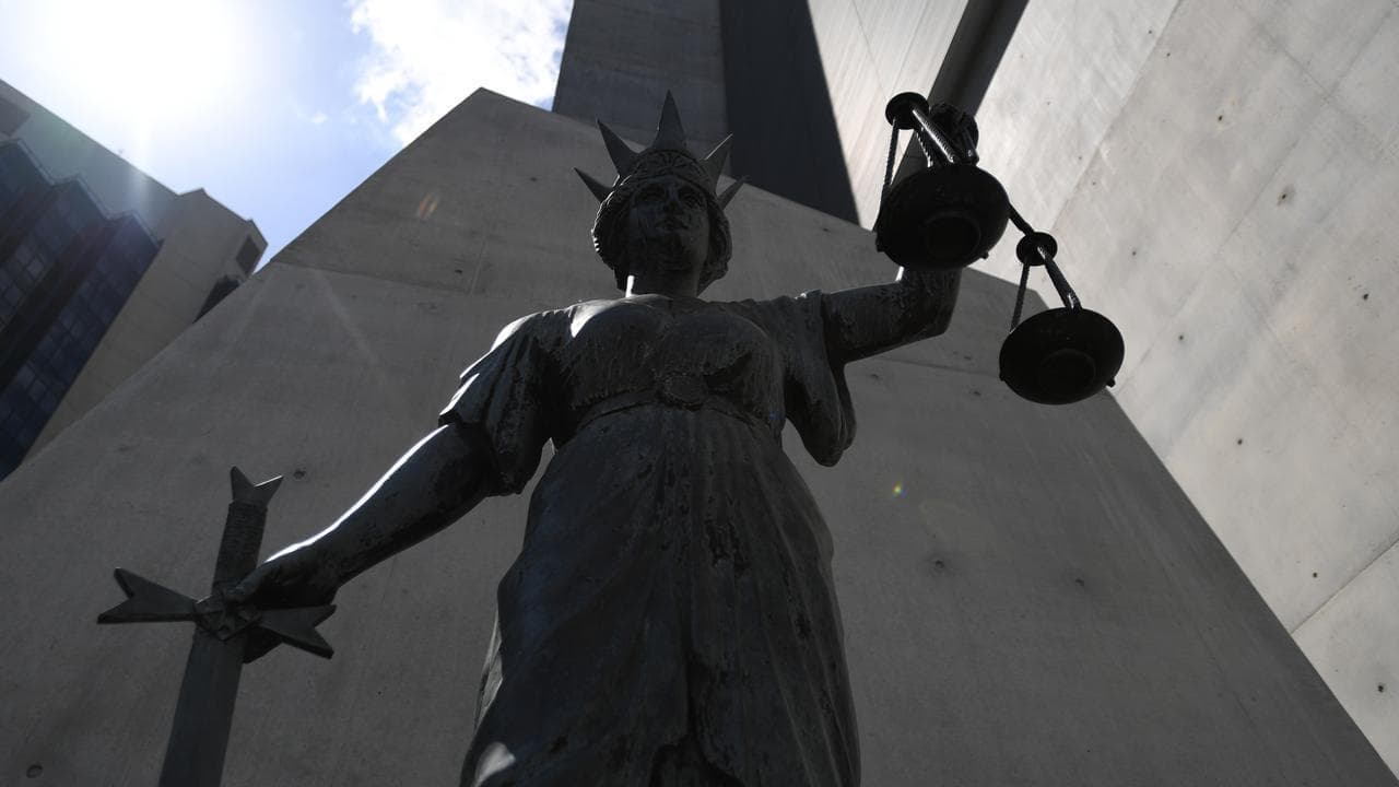 Accused killer 'washed blood off in swimming pool'