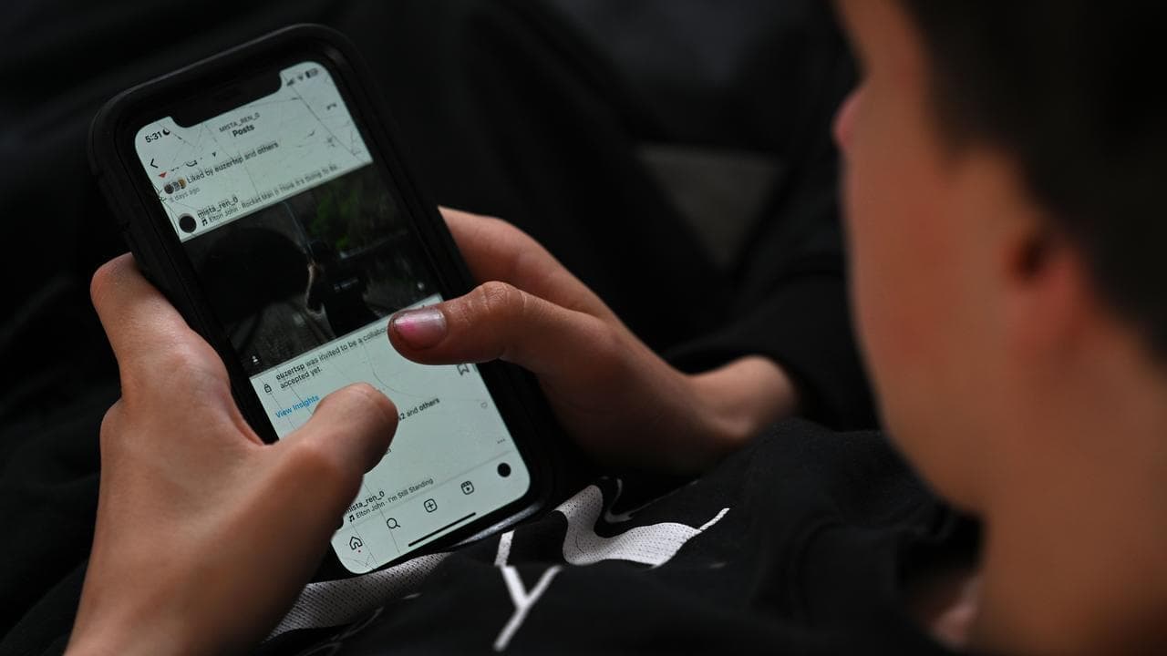 Push to combat online impact on boys’ mental health