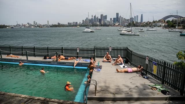 Men swept from pier dead, extreme heat to smash records