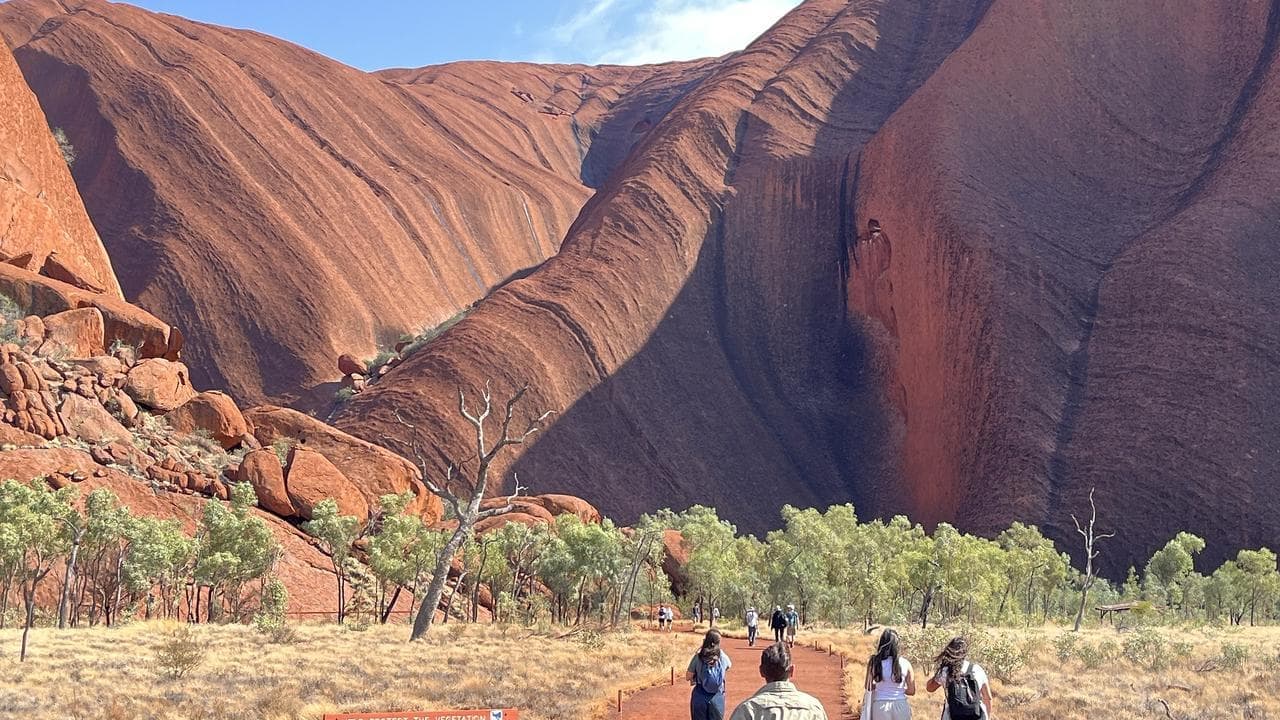 Symbolic handback of Uluru celebrated 40 years on