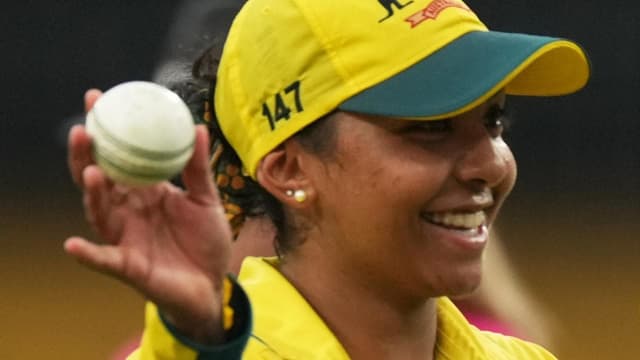 King breaks World Cup record to keep Australia unbeaten