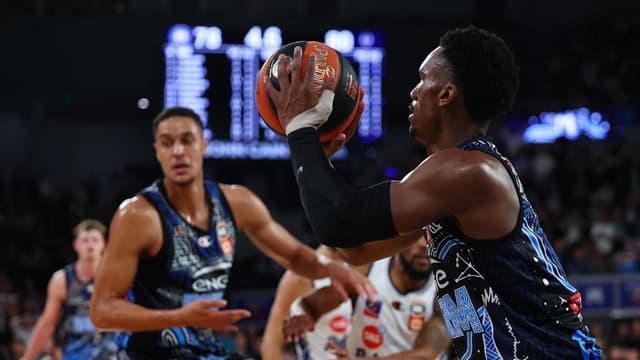 United triumph in top-of-the-table NBL thriller