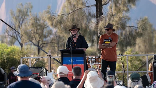 Governor-General thanks Anangu people for sharing Uluru
