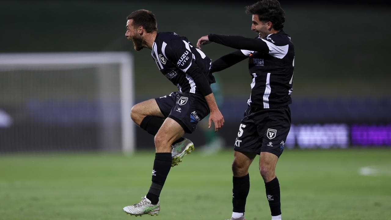 Bulls shake off illness to claim ALM win over Reds