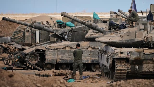 Israel resumes Gaza ceasefire after deadly air strikes