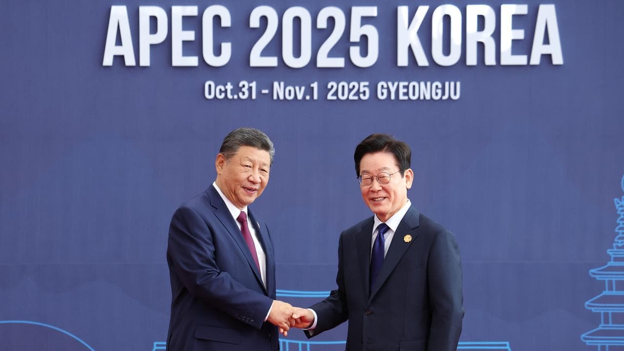 China's Xi defends free trade as Trump snubs APEC talks