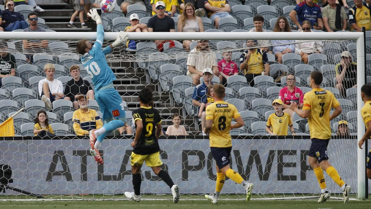 Redmayne heroics help Mariners snag Phoenix draw