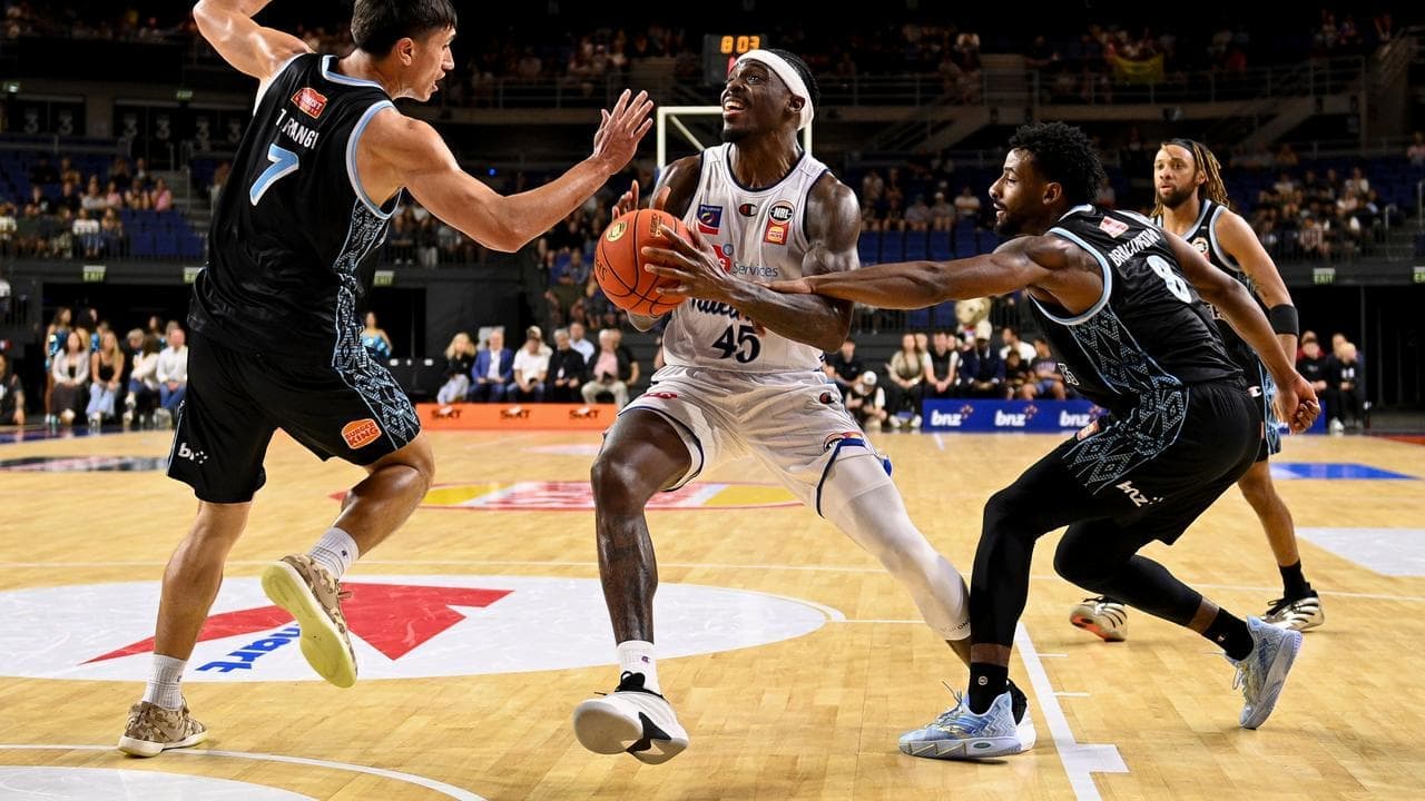 Breakers go cold late as 36ers grind out road win