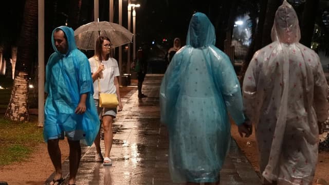 Kalmaegi hits Vietnam as toll rises in Philippines