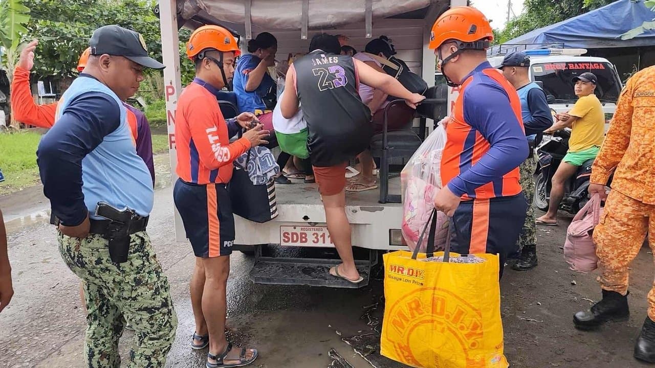 One million flee as super typhoon threatens Philippines