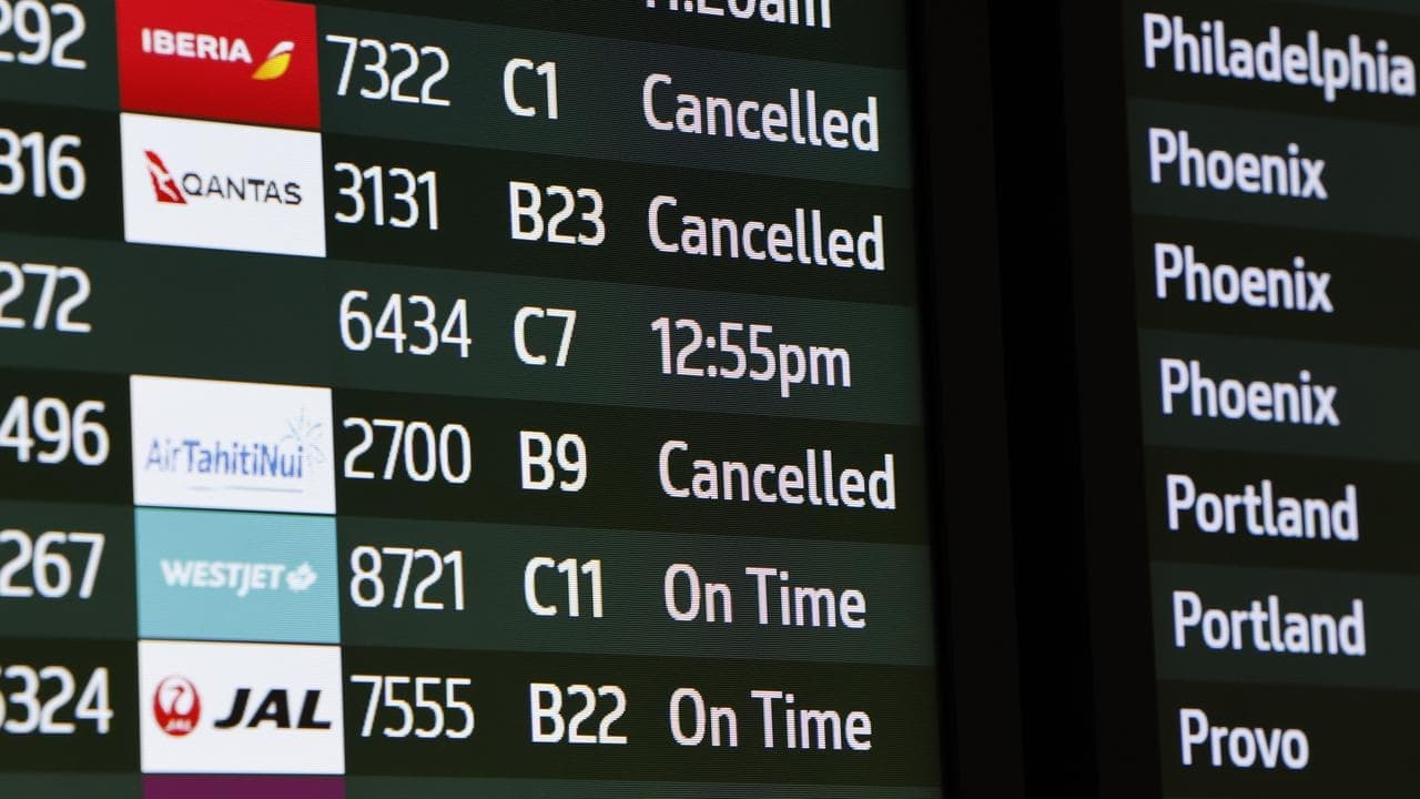 US flight cancellations top 2100 due to shutdown