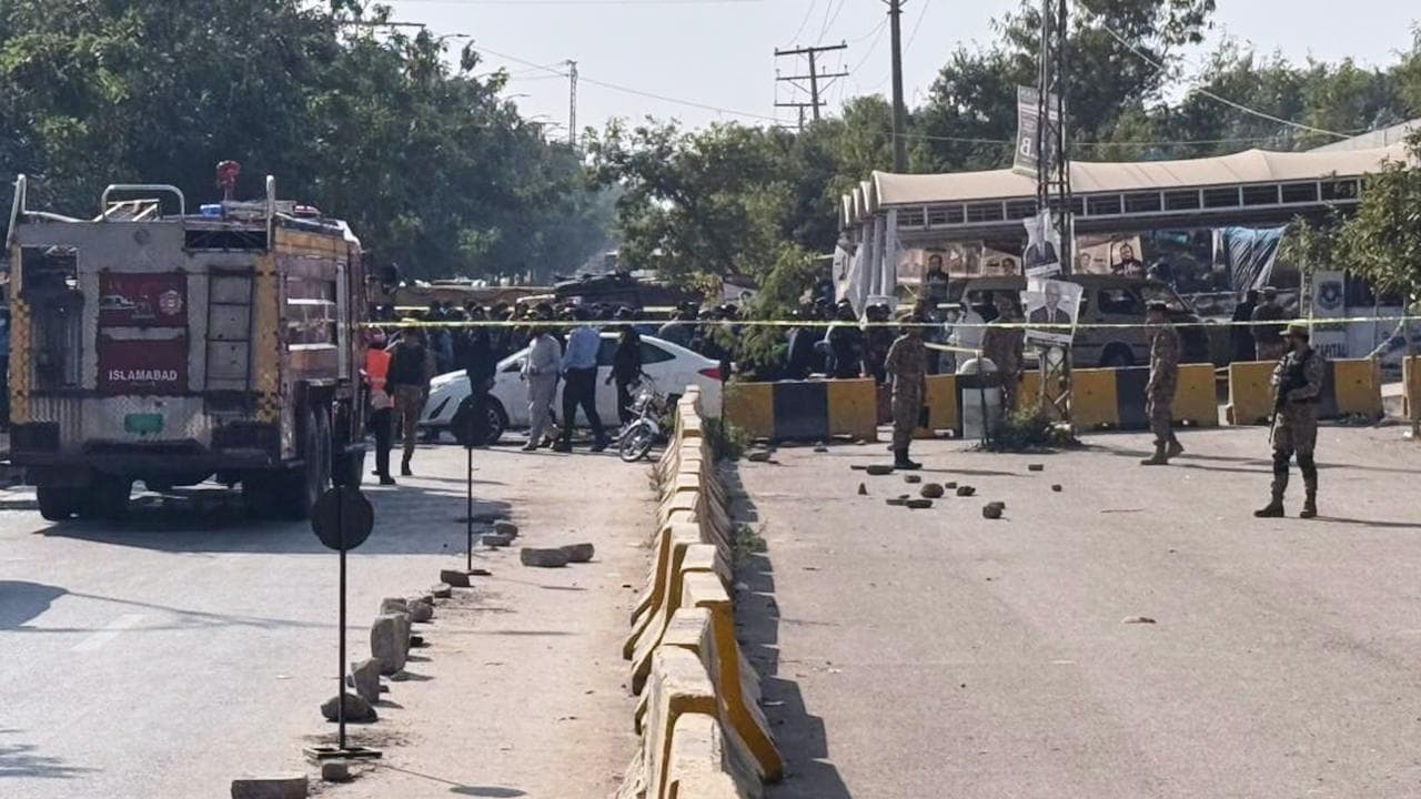 Suicide bomber kills 12 outside Islamabad court