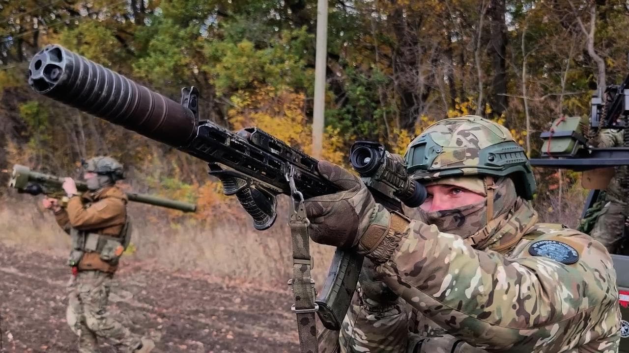 Ukraine troops pull back in southeast, Russia advances