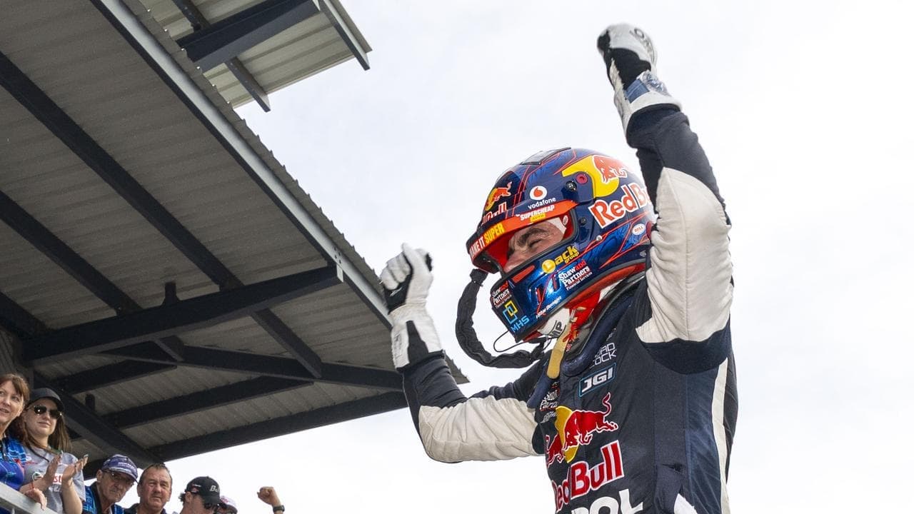 Feeney wins wet Sandown thriller as finalists locked in