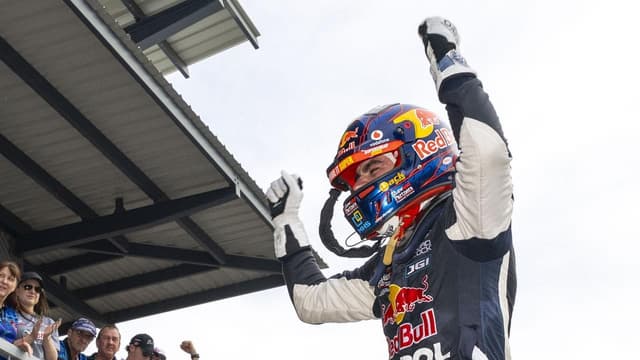 Feeney wins wet Sandown thriller as finalists locked in