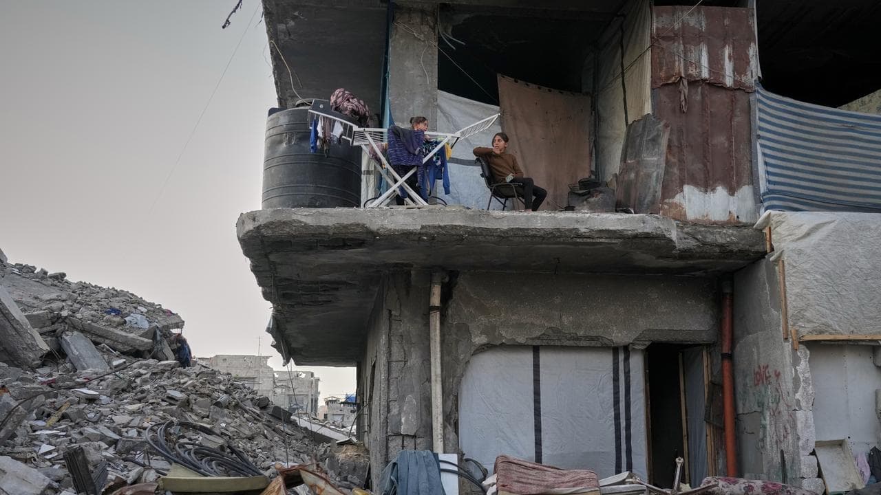 Israeli air strikes kill 25 in Gaza Strip, medics say