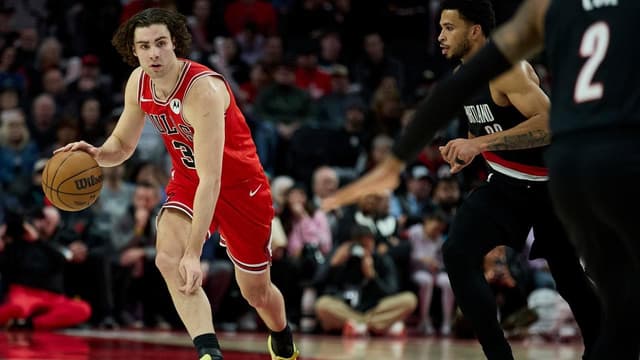 Giddey's Bulls get out of jail with buzzer-beating win