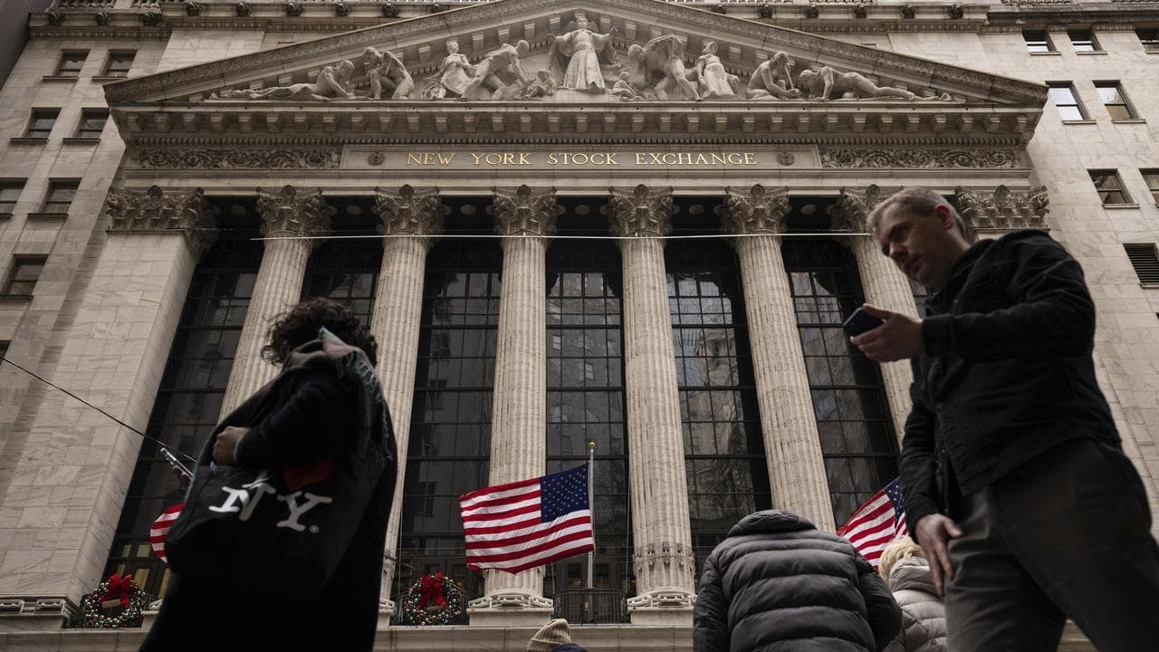 US posts solid jobs data in September, unemployment up