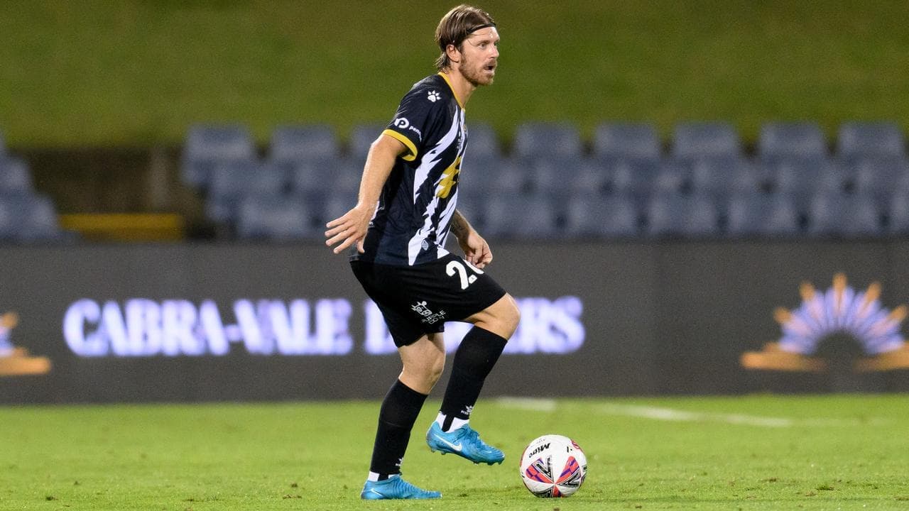 Sawyer strike lifts Bulls over Phoenix in ALM