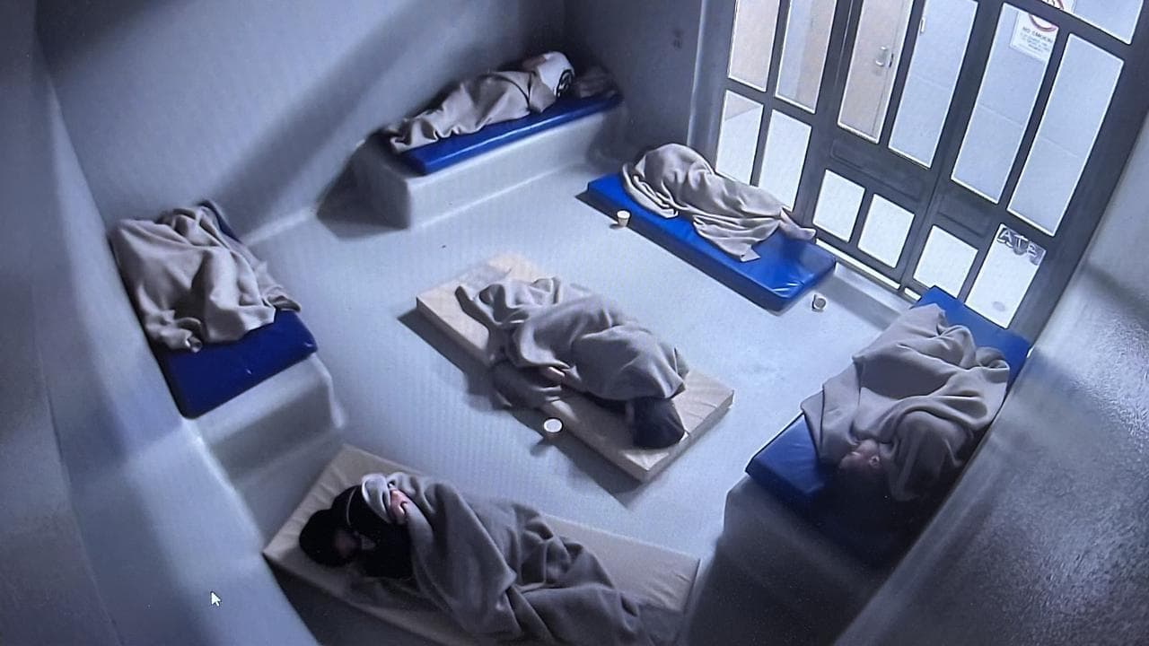 Police furious at prisoners having to sleep on floors