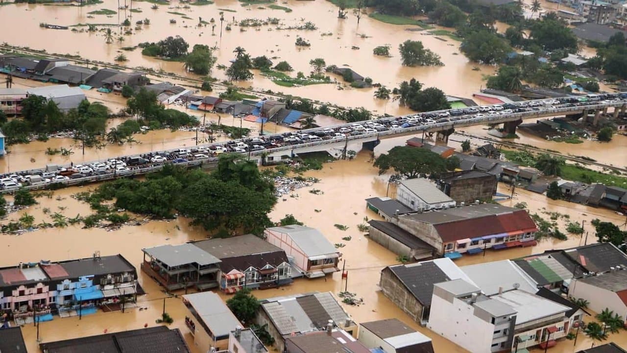 Thailand floods death toll rises to 145