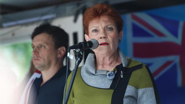 Hanson flies south to fire up anti-immigration mob