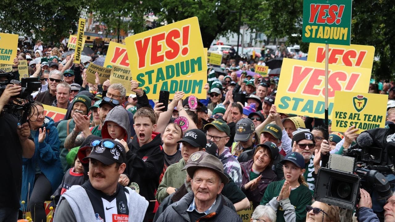 Pro-stadium rally outpoints opposition ahead of vote