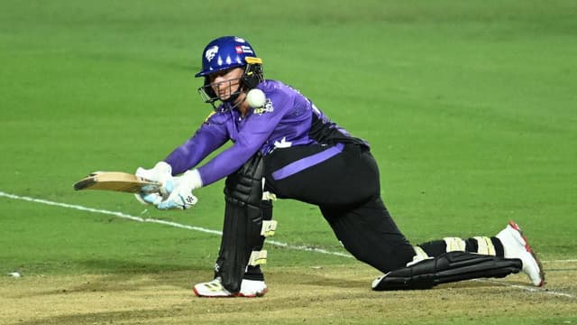 Hurricanes stay top of WBBL after shooting down Stars