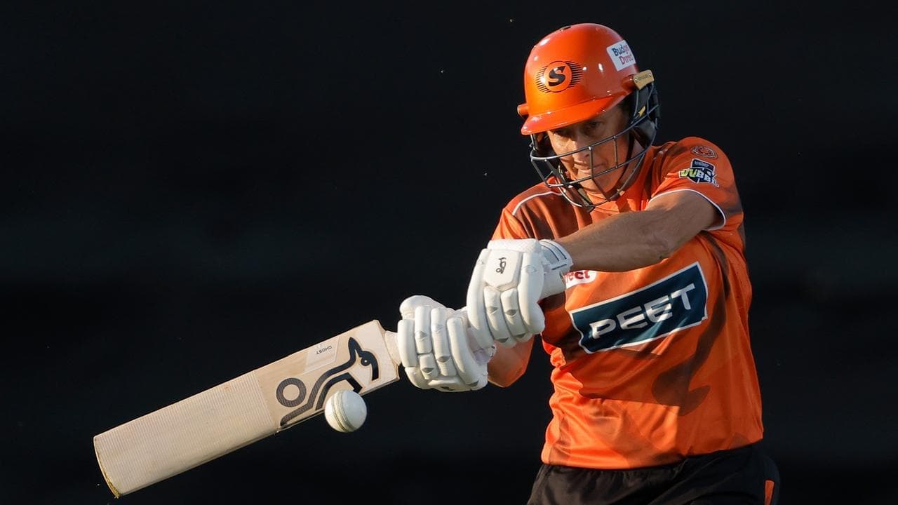 Devine masterclass inspires Scorchers to down Renegades