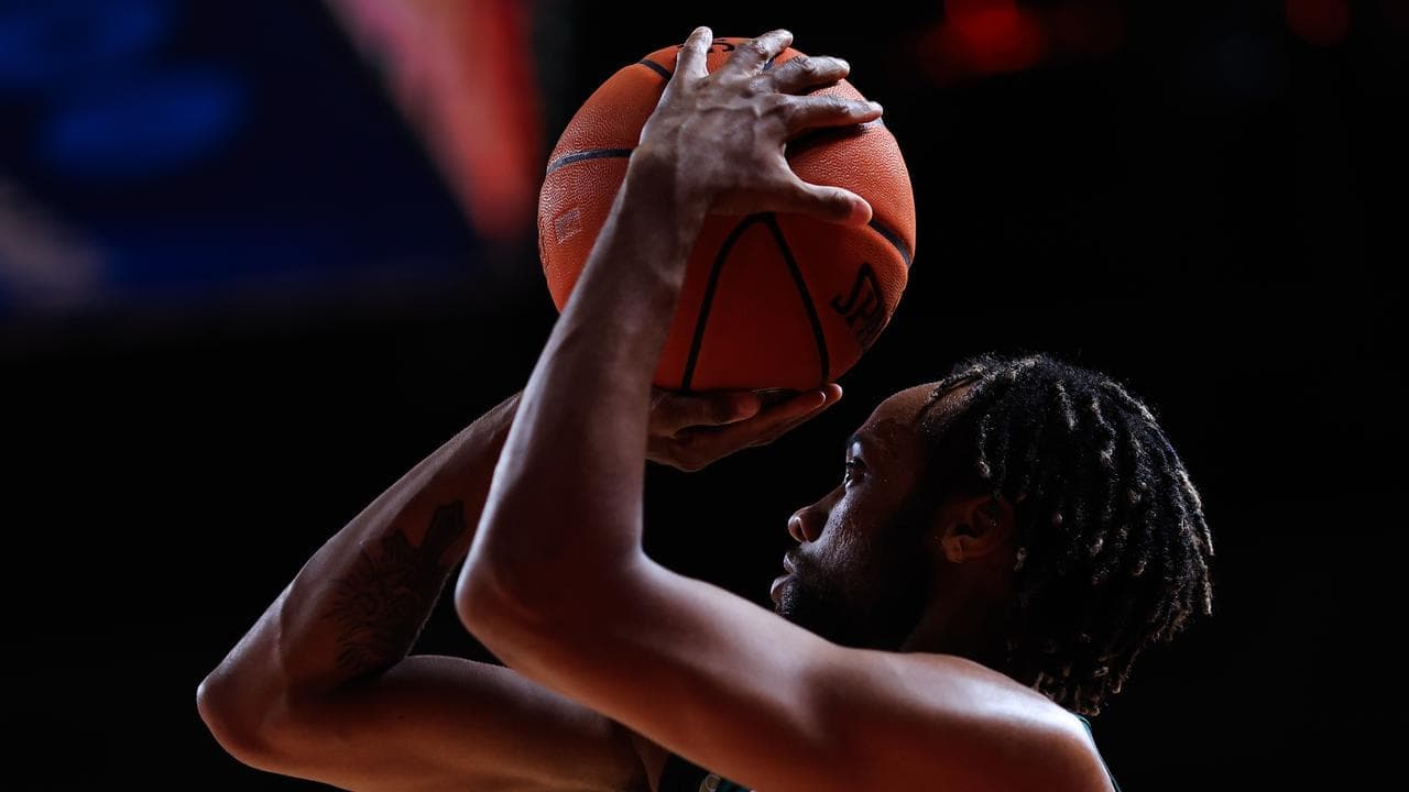 NZ import's late three-point bomb buries Sydney Kings