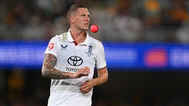 'Third-grade' Carse off canvas to keep England in Ashes