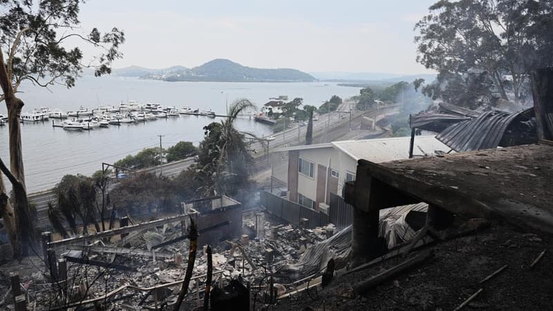 Dozen homes destroyed in town by fast-moving bushfire