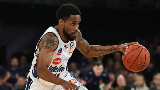 36ers coach calls on Wildcats fans to respect old hero