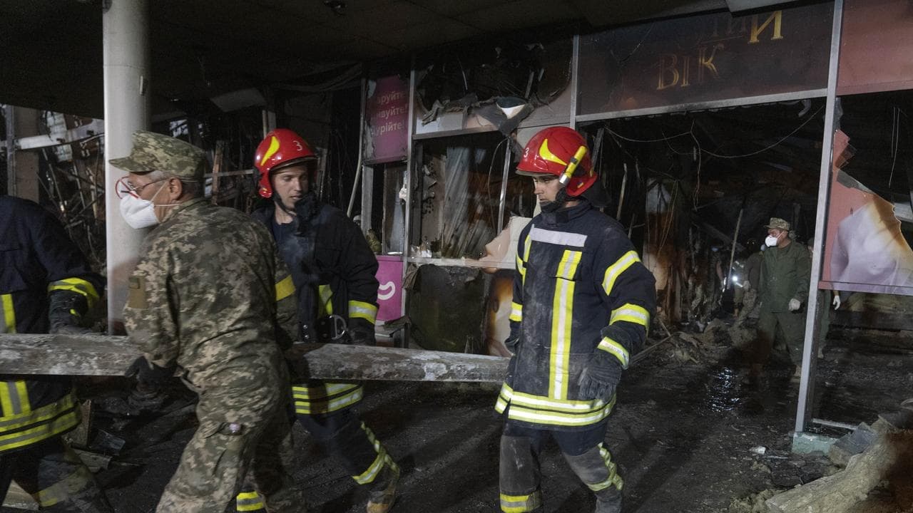 Russian strike on Ukrainian city cuts off utilities