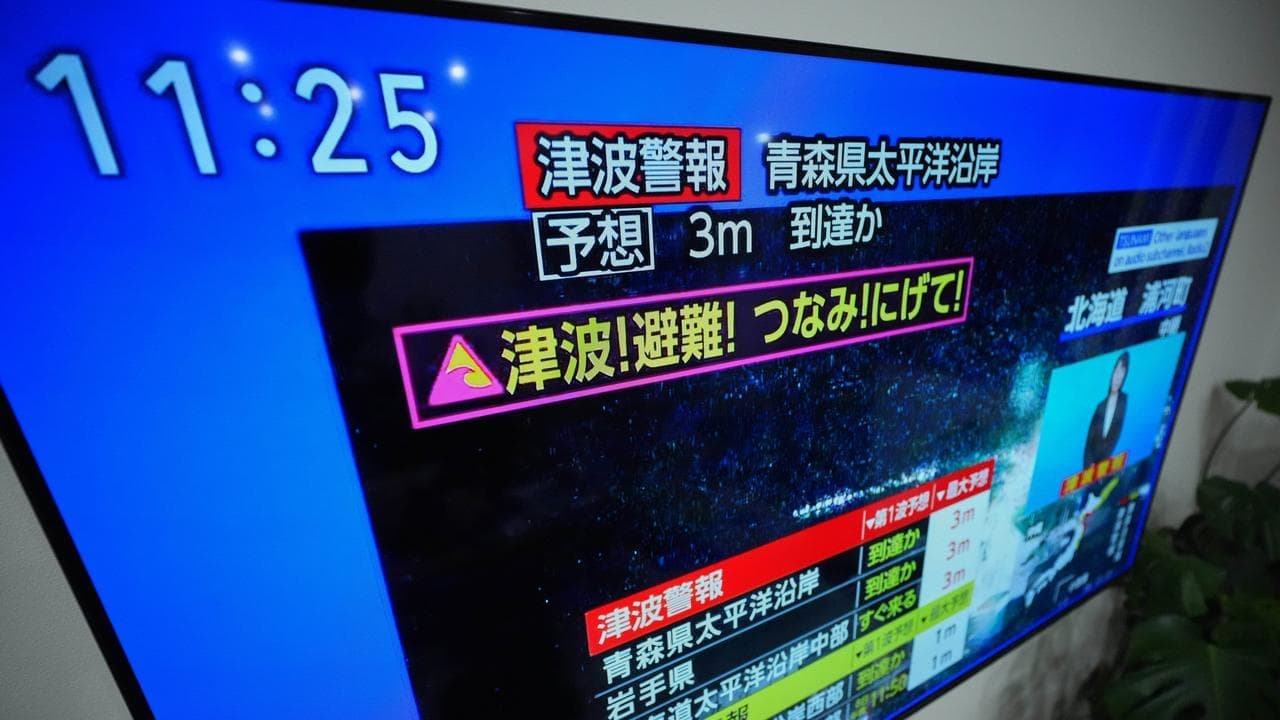 Japan lifts tsunami warning after 7.5-magnitude quake