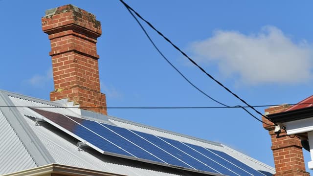 'Smash-hit' battery scheme topped up, subsidies trimmed